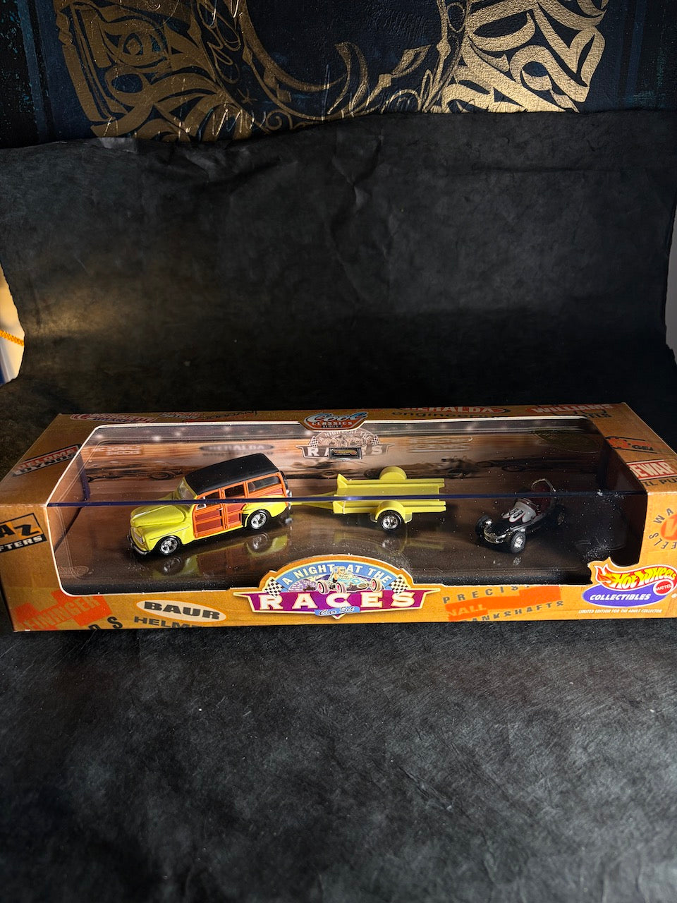 Hot Wheels - A Night at the Races - 100% Hot Wheels