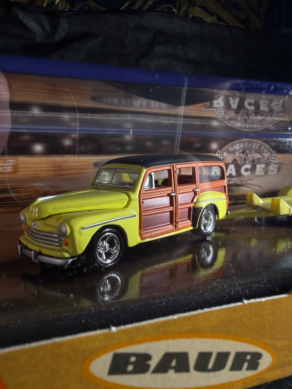 Hot Wheels - A Night at the Races - 100% Hot Wheels