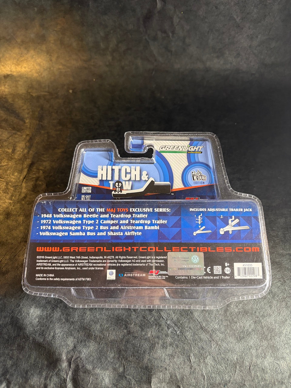 Greenlight - 1974 Volkswagen Type 2 Bus and Airstream Bambi - Hitch & Tow