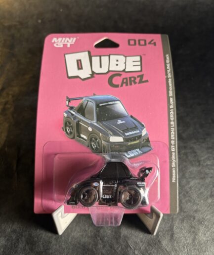Mini GT - Qube Carz - Nissan Skyline GT-R R34 - Liberty Walk