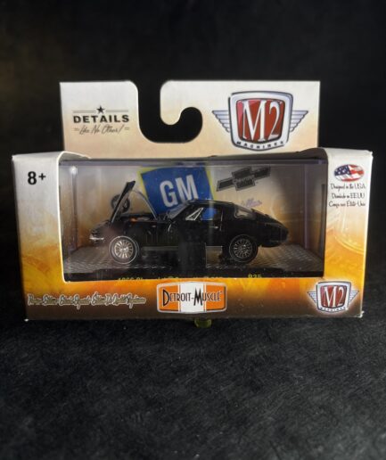 M2 Machines - 1966 Chevrolet Corvette 327